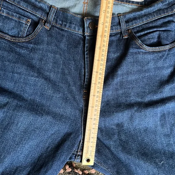 Old Navy boyfriend jeans 👖 - Picture 8 of 10